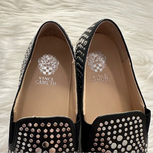 Vince Camuto Kindra Silver Tone Metal Studded Black White Sneakers Size 10 - Picture 4 of 12